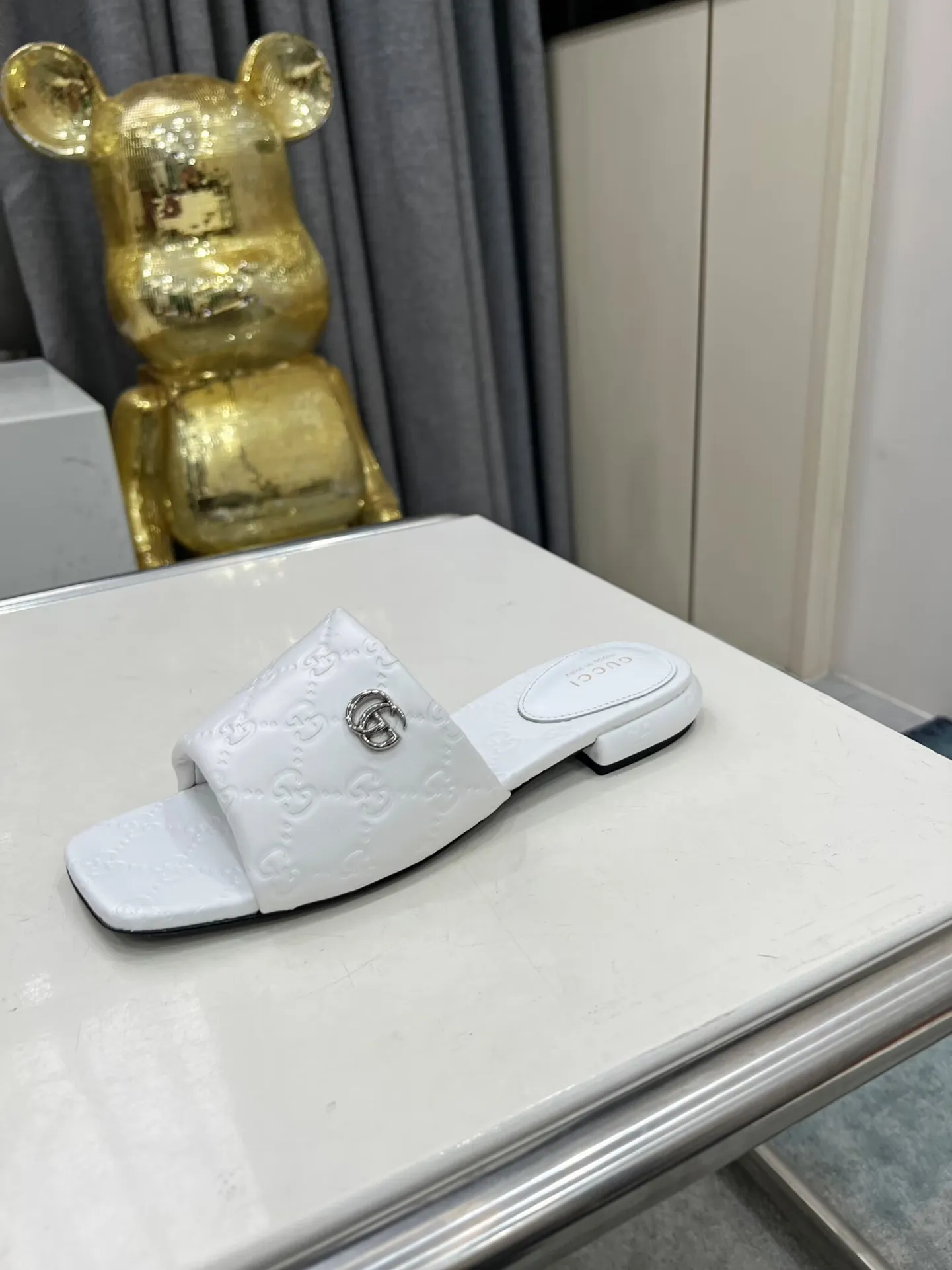 👟👟Ex-factory price 440👟👟 Women's Shoes Women's Clothing Gucci Double G slippers, a fashionable, high-end and full of personality✅ Very stable, comfortable and durable for daily use, convenient and unique for daily matching, a must-have classic for summer, the upper is made of GUCCI 3D embossed, genuine leather outsole Fabric: cowhide Lining/foot pads: sheepskin Color: black, white, brown, burgundy Code number: 35-42 (41 and 42 need to be customized) Packaging: Comes with cloth bag and card.